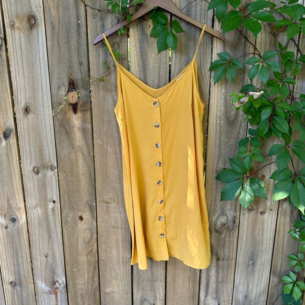 Paper Crane Women's Small Spaghetti Strap Golden Yellow Dress Button Front